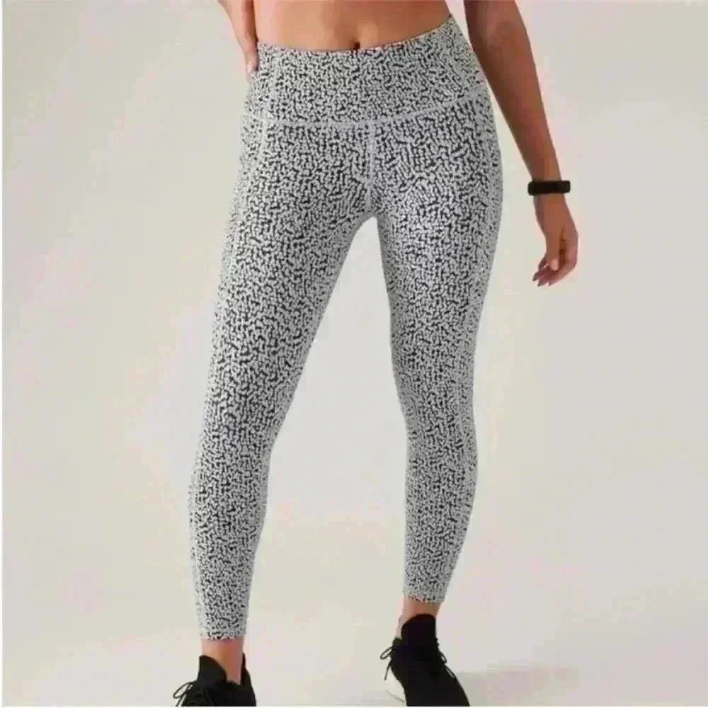 Athleta Ultimate Stash Textured 7/8 Leggings in Camilla Water Violet Size XS NWT